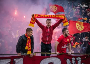 “KF Tirana – FK Partizani”/ Komisioni i Disiplinës, masa të rrepta për 14 tifozë