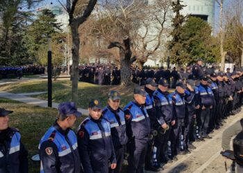 Protesta e opozitës , policia ‘blindon’ Parlamentin