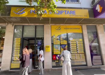 Skandal/ Posta Shqiptare falsifikon dokumentet e qytetarëve