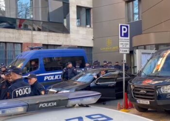 Protesta e opozitës, policia ‘blindon’ ambientet e jashtme të Gjykatës së Lartë