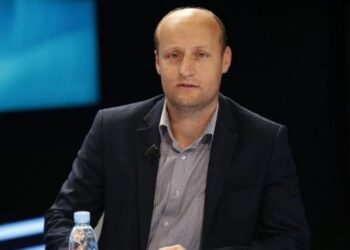 U ndalua nga SPAK, Elton Qyno mesazh gazetarëve: Ndodhemi mes një vale kërcënimesh