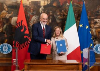 Marrëveshja për emigrantët/ “L’espresso” zbardh anët e errëta të paktit Rama-Meloni