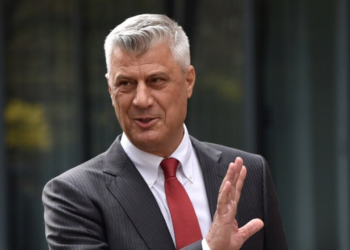 Hagë/Avokatët e Thaçit kërkojnë hetim për kufizimin e komunikimit të të akuzuarve