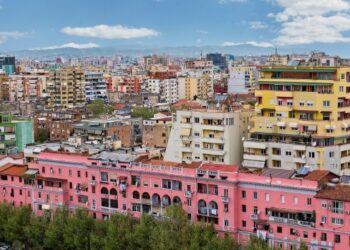 Migrimi i brendshëm po “than” qarqet, popullsia e 9 rretheve iku drejt Tiranës