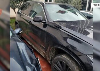 Trafikoi në Shqipëri BMW-në e vjedhur në Norvegji, bie në pranga 26-vjeçari
