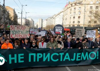 DW: Protestat e dobëta detyruan opozitën serbe që të ‘kursejë’ energjitë