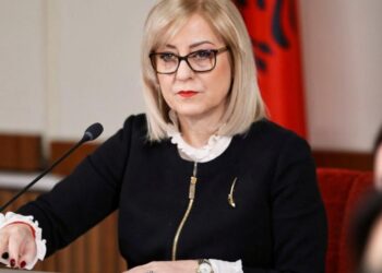 Kaosi te Komisioni i Medias, reagon ashpër Lindita Nikolla kundër Bardhit dhe Nokës