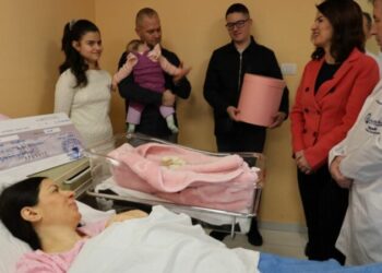 Sihana dhe Amar, bebet e para të 2024-ës që lindën në Tiranë