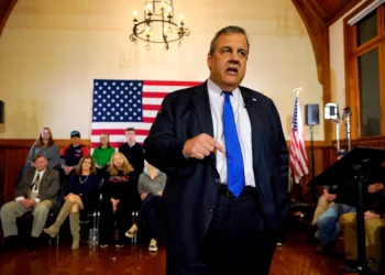 Lëvizje e papritur, Chris Christie del nga gara për president