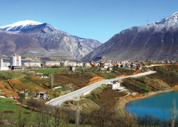 Qarku i Kukësit mes emigrimit të të rinjve dhe varfërisë