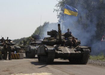 Tre të vrarë dhe disa të plagosur, pasi Rusia e sulmon me breshëri raketash Ukrainën