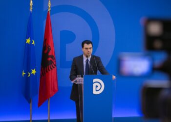 “Pse dolët vetëm pas arrestimit të Berishës?”/ Basha prononcohet për mediat