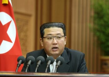 Koreja e Veriut teston një raketë të re lundruese, flet Kim Jong Un