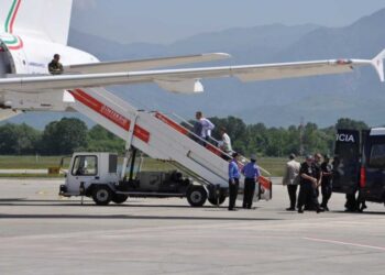 Policia prangos dy persona, pjesëtar bande në trafikimin e lëndëve narkotike