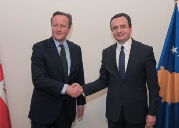 Ministri i Jashtëm britanik në Prishtinë: Mbështesim fuqishëm sovranitetin e Kosovës