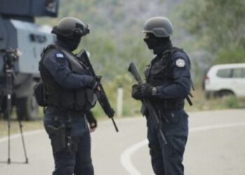 Patrullimi në veri të Kosovës/ Policia sekuestron armatime në Banjskë