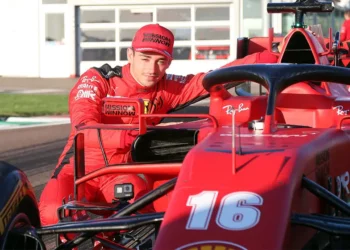 Formula 1/ Leclerc dhe Ferrari përforcojnë lidhjen e tyre me marrëveshjen e re