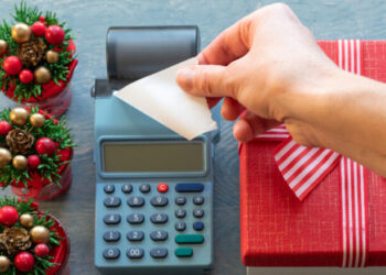 A shpenzuan shumë para shqiptarët për festat e fundvitit?