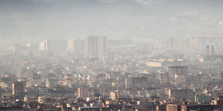 Ndotje e madhe! Ajri në Tiranë shumë i rrezikshëm për qytetarët