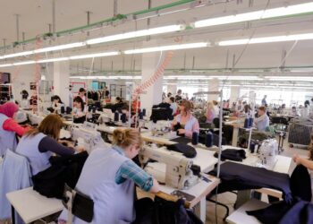 Në 2022, punonjësit prodhuan më shumë, por u paguan më pak