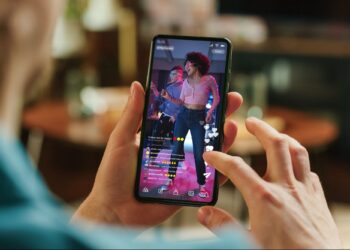 “Energjia e budallëkut”/ Si humbasim energji duke parë video rastësore në internet?