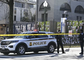 I vuri flakën vetes para ambasadës izraelite, ndërron jetë piloti në SHBA