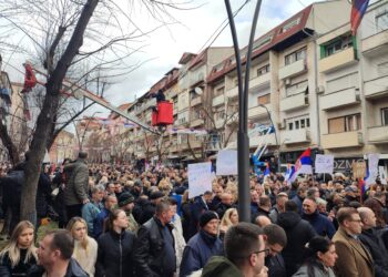 Kundërshtojnë vendimin për dinarin, serbët e Kosovës protestë në Mitrovicën e Veriut