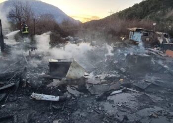 E rëndë në Mal të Zi, 4 viktima nga zjarri në banesë, mes tyre 3 fëmijë