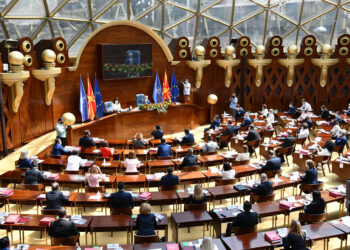 Kuvendi i Maqedonisë së Veriut shkarkoi dy ministra shqiptarë