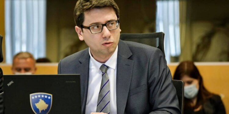 Ministri i Financave në Kosovë: Paga mesatare në sektorin publik ka arritur 780 euro