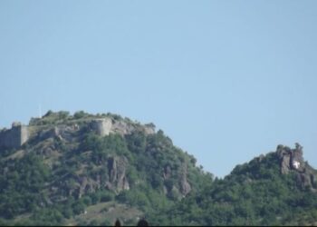 Hiqet flamuri serb nga Kalaja e Zveçanit, çfarë po ndodh?