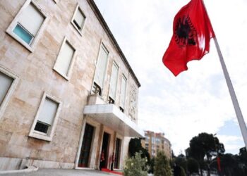 Transparenca mbi dokumentet zyrtare, qeveria shqiptare mbetet pas në rajon