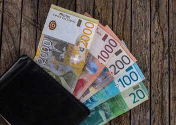 Ndalimi i dinarit/ Cilat janë zgjidhjet e mundshme të serbëve për pagesa?