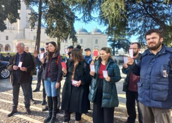 “Mos e ktheni Zadrimën në hale”, protestë kundër marrëveshjes Rama-Meloni