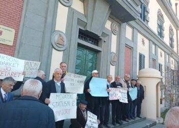 Minatorët protestojnë para Ministrisë së Infrastrukturës: Miratoni Statusin