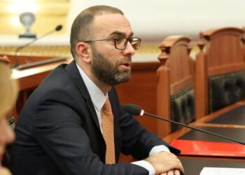 U futën me forcë në sallë, Bardhi: Rama tentoi të pengojë opozitën