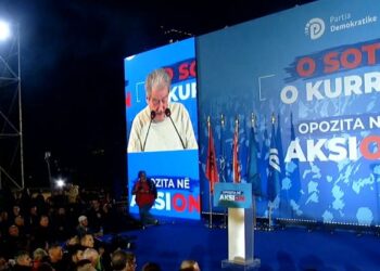 Berisha mban fjalën në protestë: Shqipërinë e ndërtojnë shqiptarët, jo tradhëtarët