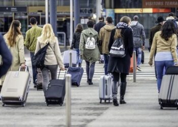 Raporti: Largimi i të rinjve po përkeqëson demokracinë në Shqipëri