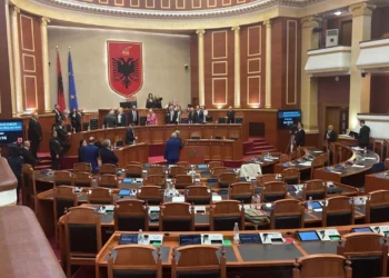 Zgjati vetëm 24 minuta! Mbyllet edhe sot mes kaosit seanca plenare