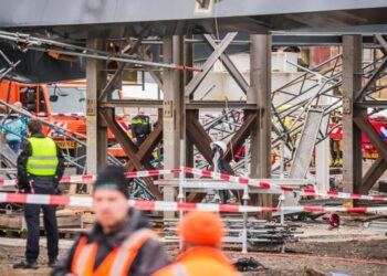Shembet një pjesë e një ure në ndërtim në Holandë, dy viktima dhe dy të plagosur