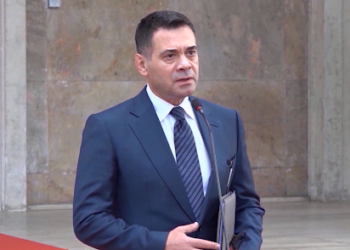 Analiza: Ahmetaj nga arratia akuzon Ramën, drejton gishtin dhe ndaj Veliajt