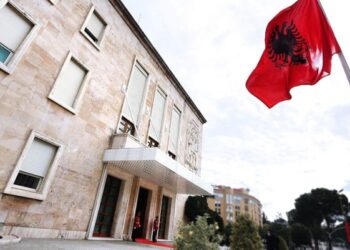 Shkurtime në administritën publike, ja kush ministri do preken