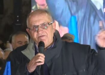 Vasili: Fshihet pas fustaneve të ministreve… turp për ne mos ta rrëzojmë