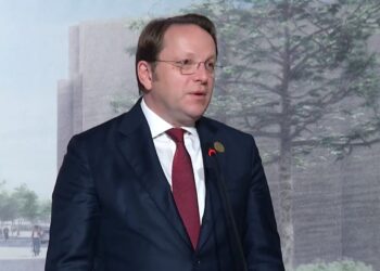 Hapja e kampusit nga Kolegji i Europës në Tiranë, flet Varhelyi