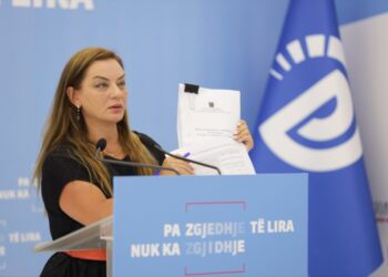 “Alarmante”, Vokshi: Në 10 vite qeveria Rama kontrolloi çdo hallkë të arsimit