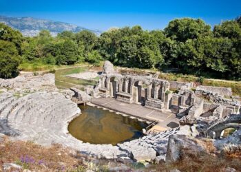 Kushtetuesja riçel seancën për Butrintin,shqyrton dokumentet dhe tërhiqet për vendim