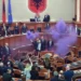 Shkaktuan kaos në seancën e fundit/ Përjashtohen nga Kuvendi 3 deputetët e opozitës
