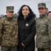 Presidentja Osmani uron 8 Marsin krah efektiveve të Forcave të Armatosura të Kosovës