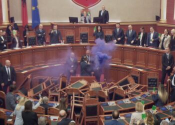 Nisin negociatat/ Bardhi dhe Çuçi diskutime për zgjidhjen e ngërçit politik