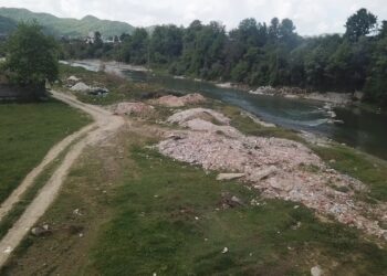 E paimagjinueshme/ Nëna lind fëmijën dhe e hedh në lumin e Tapizës (DETAJE)